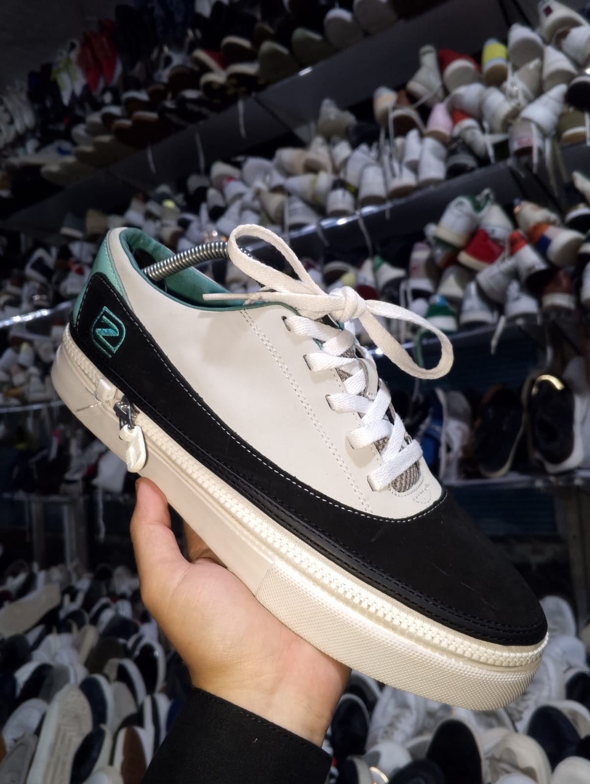 Comfort shoes, mens joggerss