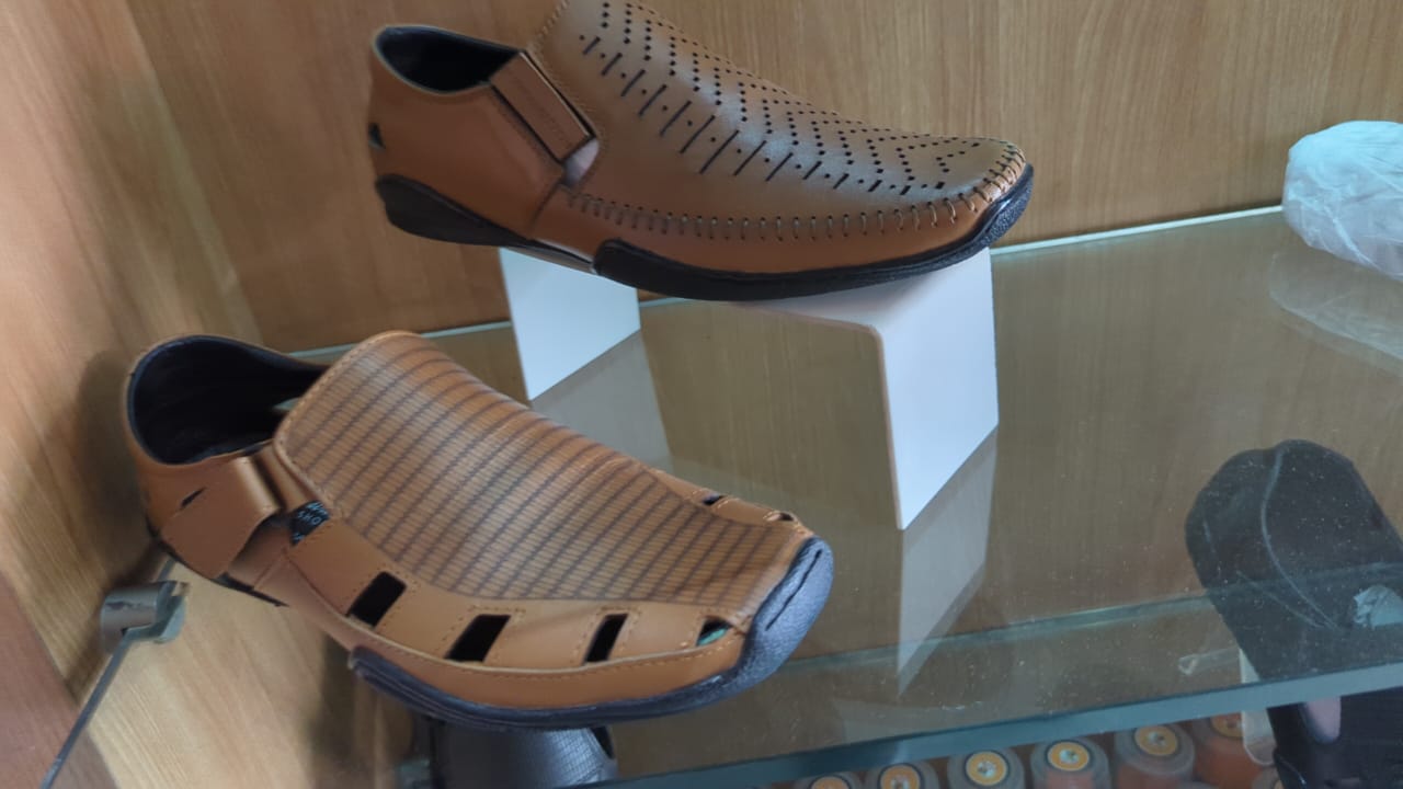 Ostrich Crocs Collection/sandals/slippers