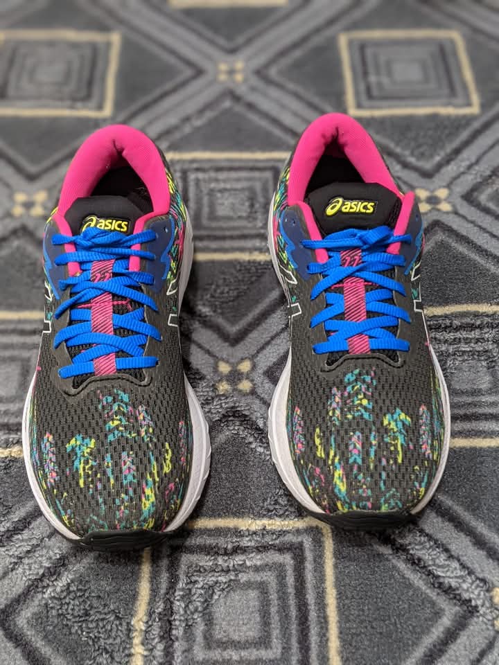 32 NUMBER SHOES/ JOGGERS/ MENS