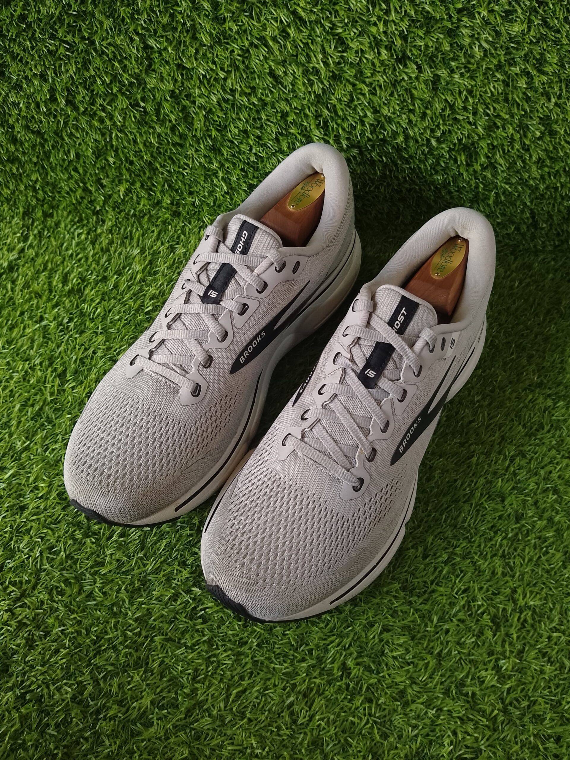 32 NUMBER SHOES/ JOGGERS/ MENS