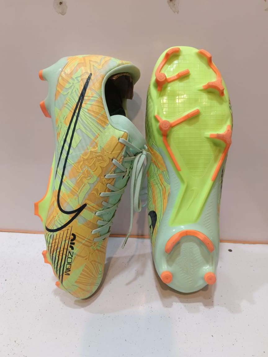 SALMAN SPORTS SHOES , MENS FOOTBALL SHOES