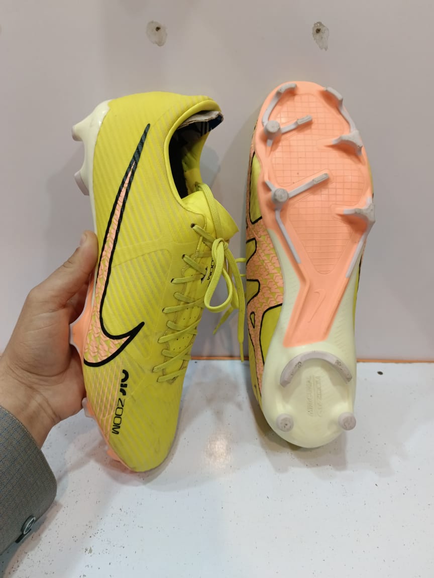 SALMAN SPORTS SHOES , MENS FOOTBALL SHOES