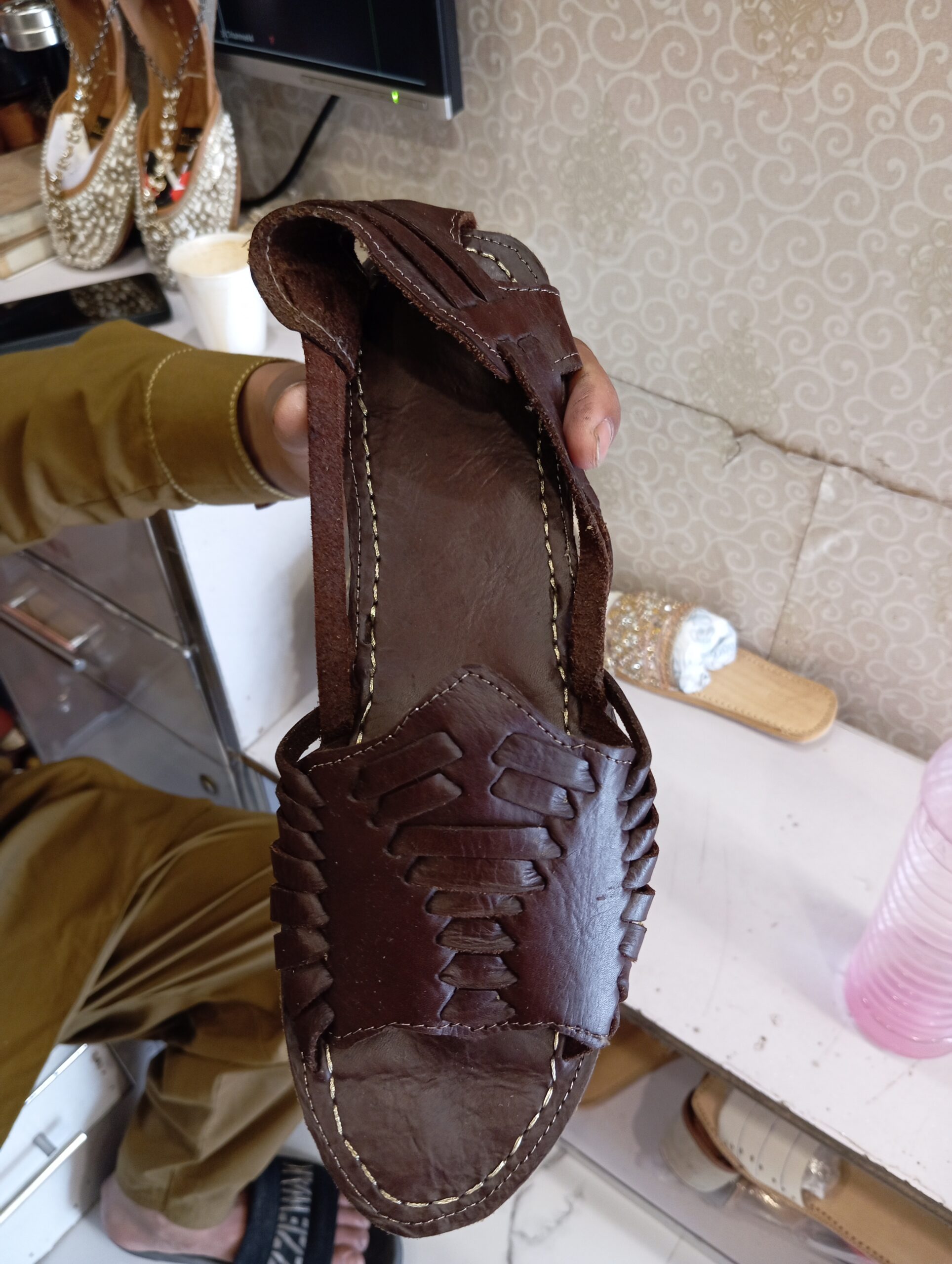 We make all kind ladies sandal slipper Khussa