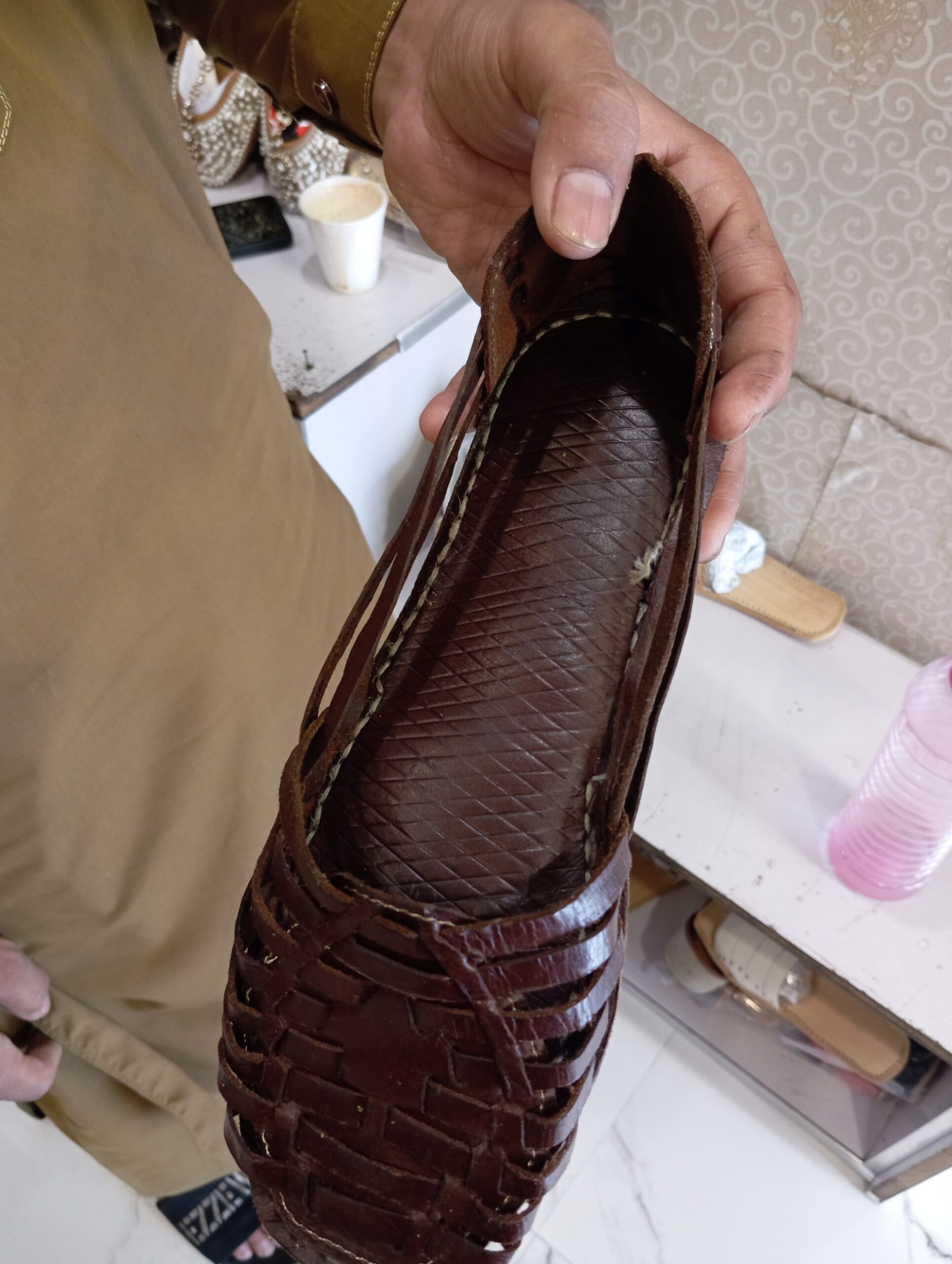 We make all kind ladies sandal slipper Khussa