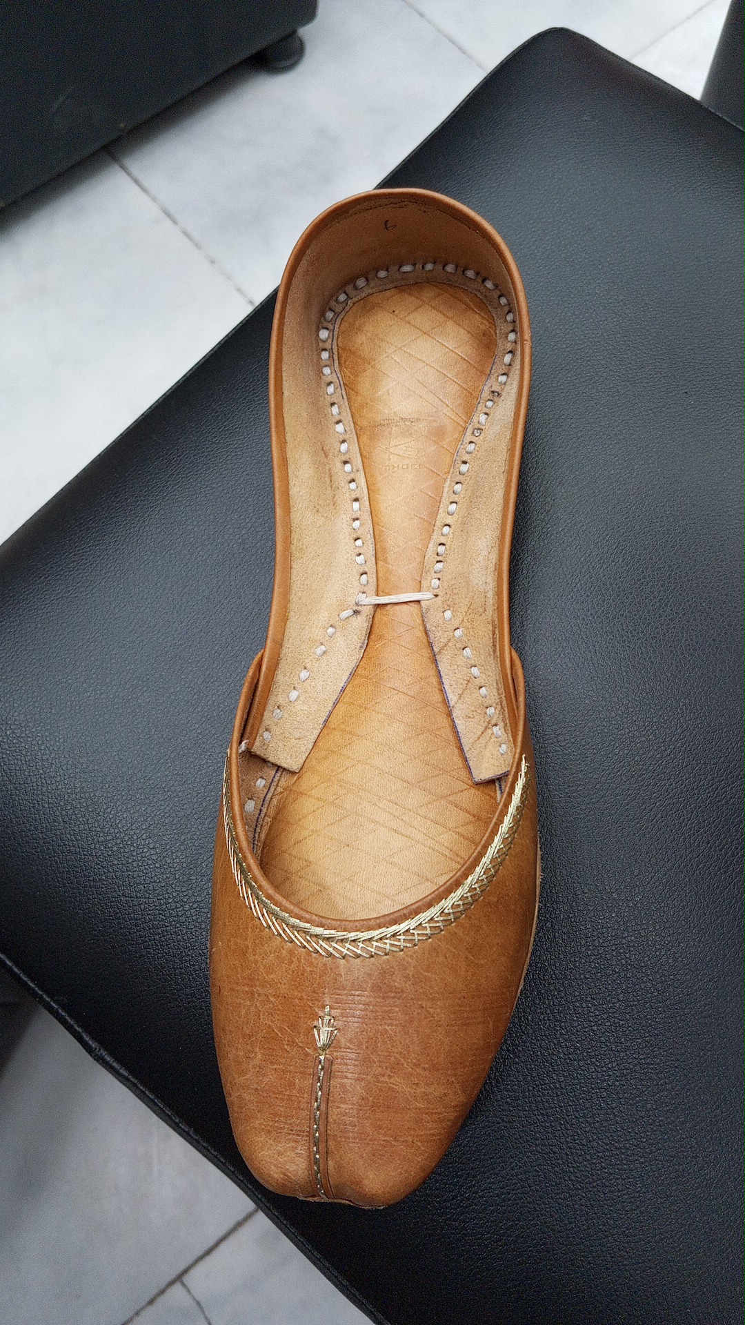 Women original leather Khussa