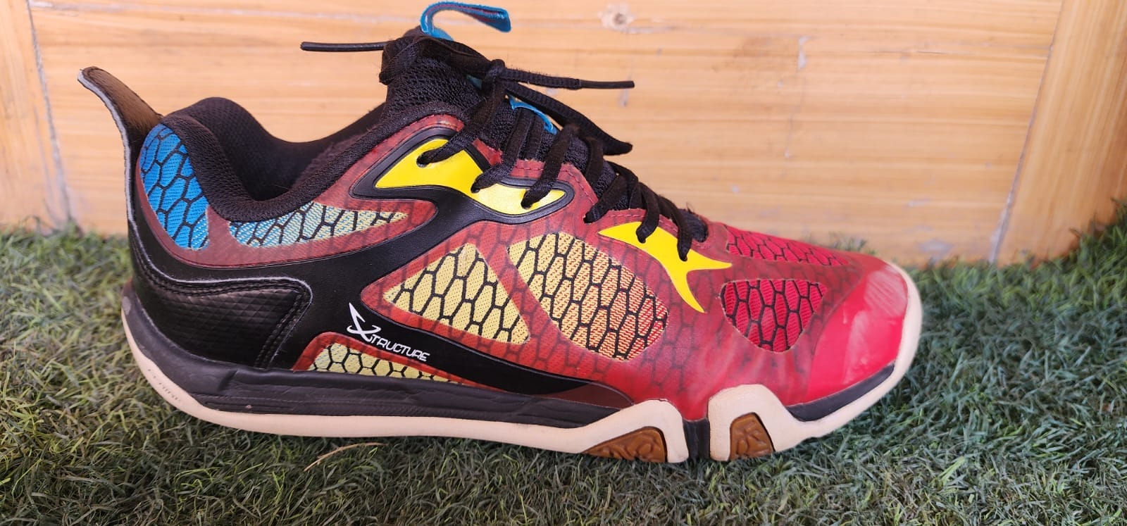 Sports shoes for men