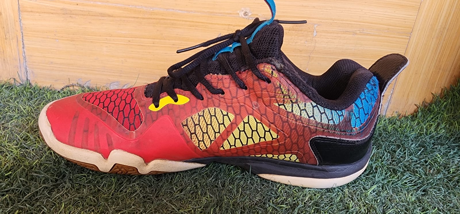 Sports shoes for men