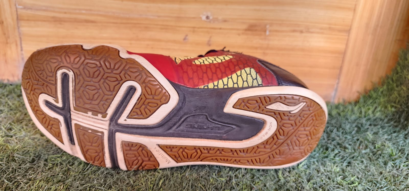 Sports shoes for men