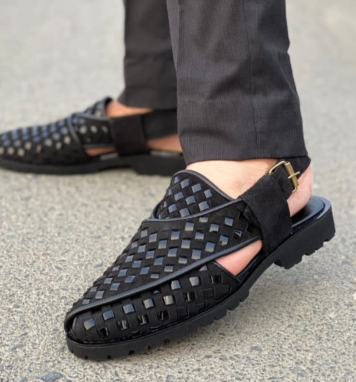FAMOUS FOOTWEAR, Black Casual Peshawari