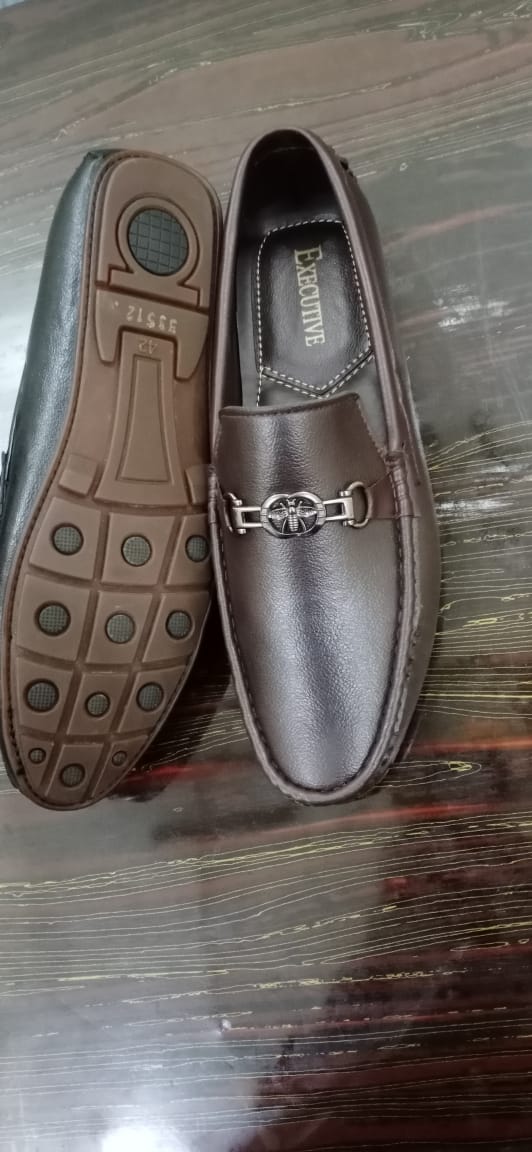 FAMOUS FOOTWEAR Premium Cherry Moccasin shoes