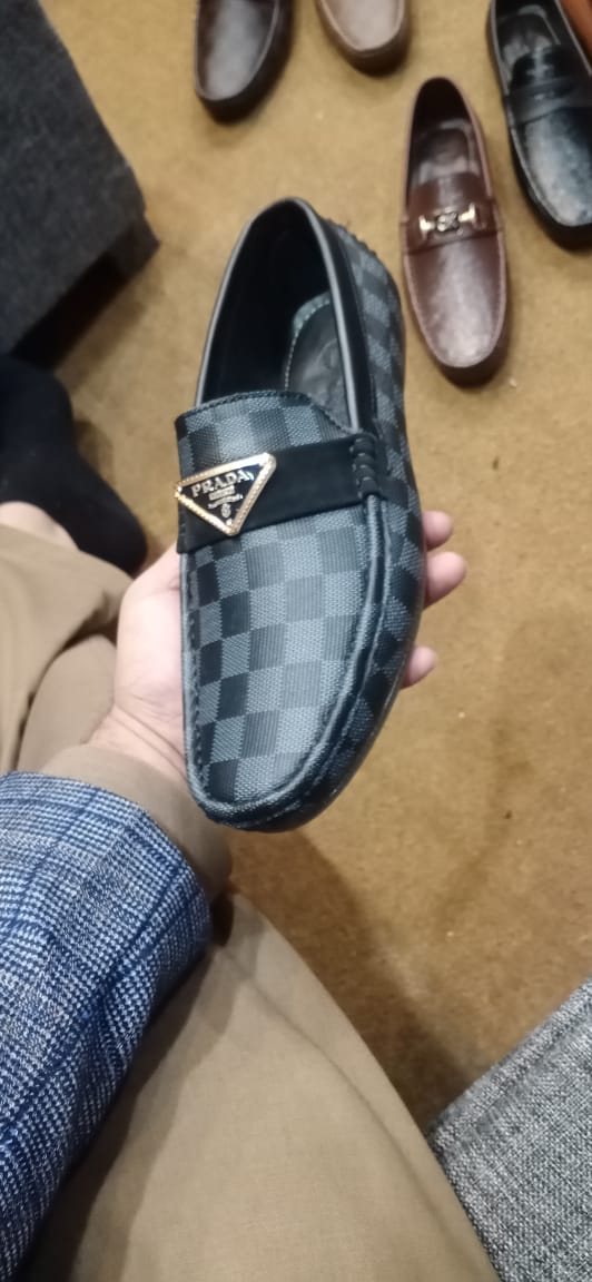 FAMOUS FOOTWEAR Premium Cherry Moccasin shoes