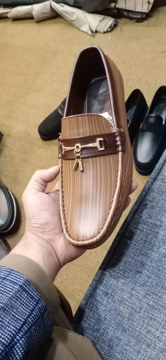 FAMOUS FOOTWEAR, Premium leather Moccasin shoes