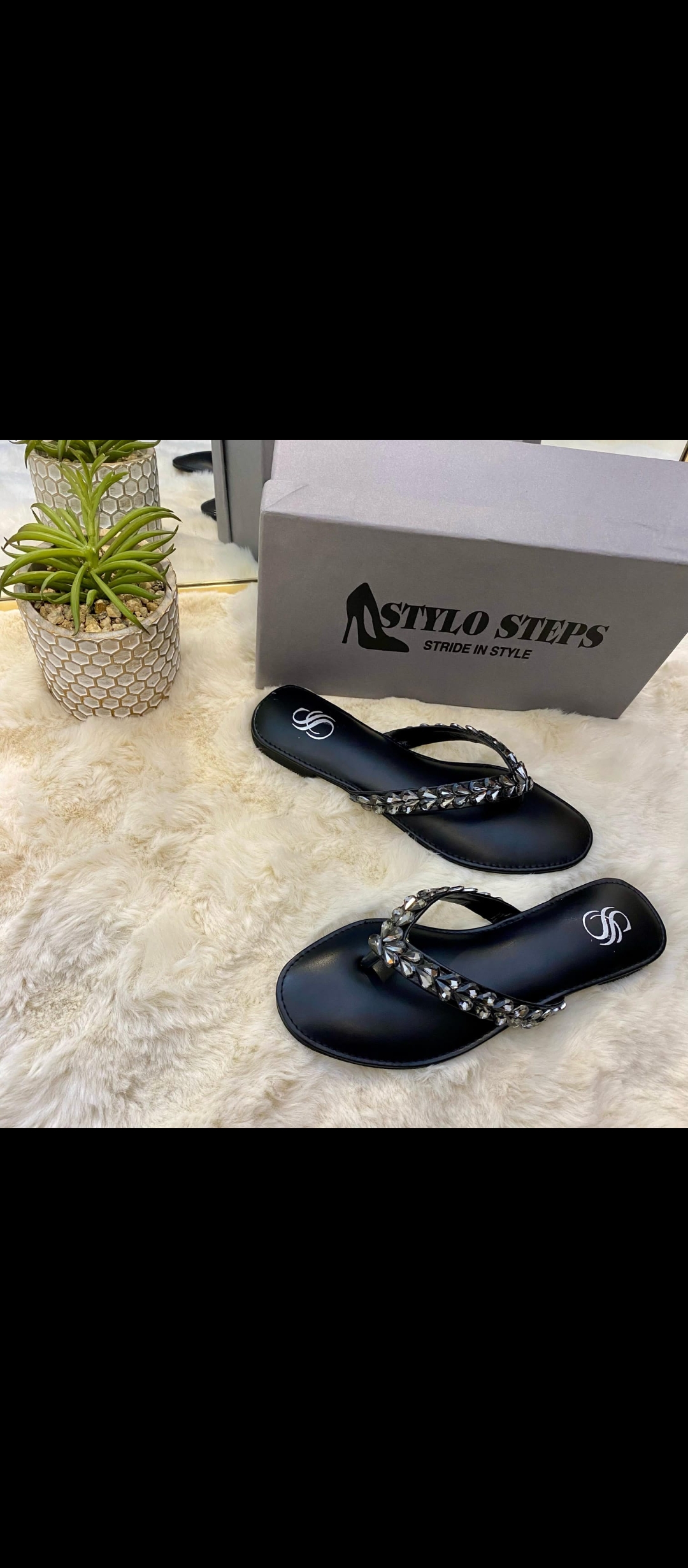 Women’s flats slippers