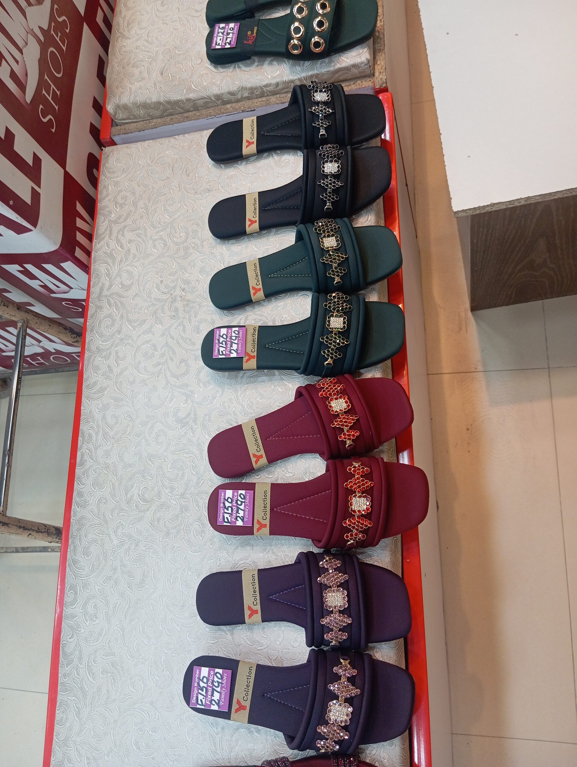 Women’s flats slippers