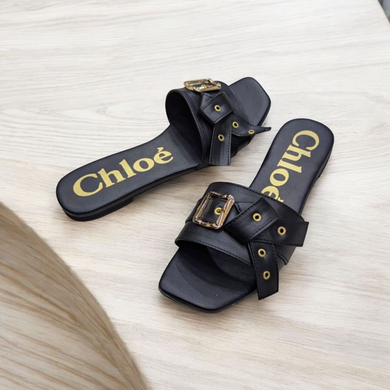 Women’s flats slippers