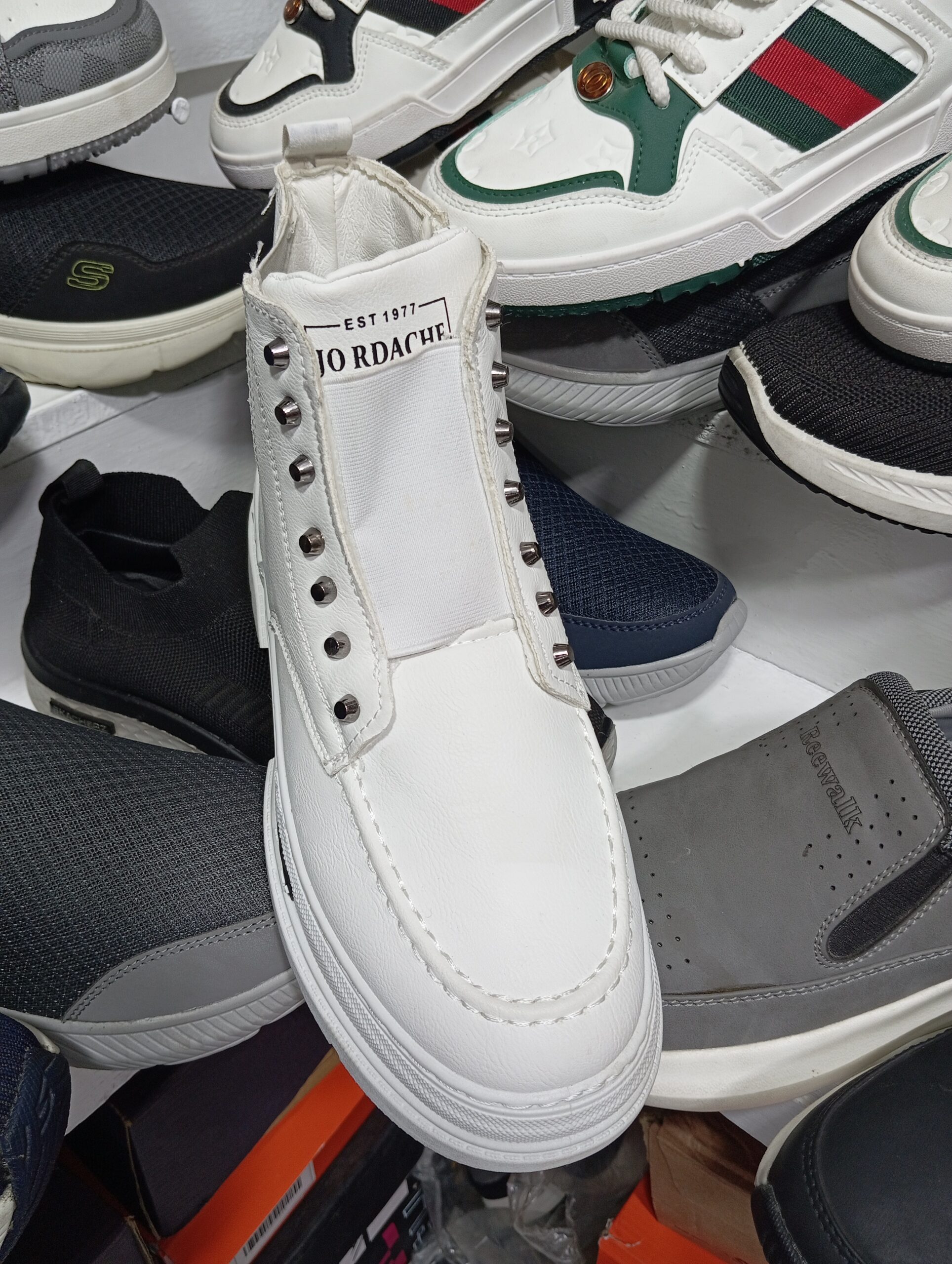 Women’s joggers sneakers