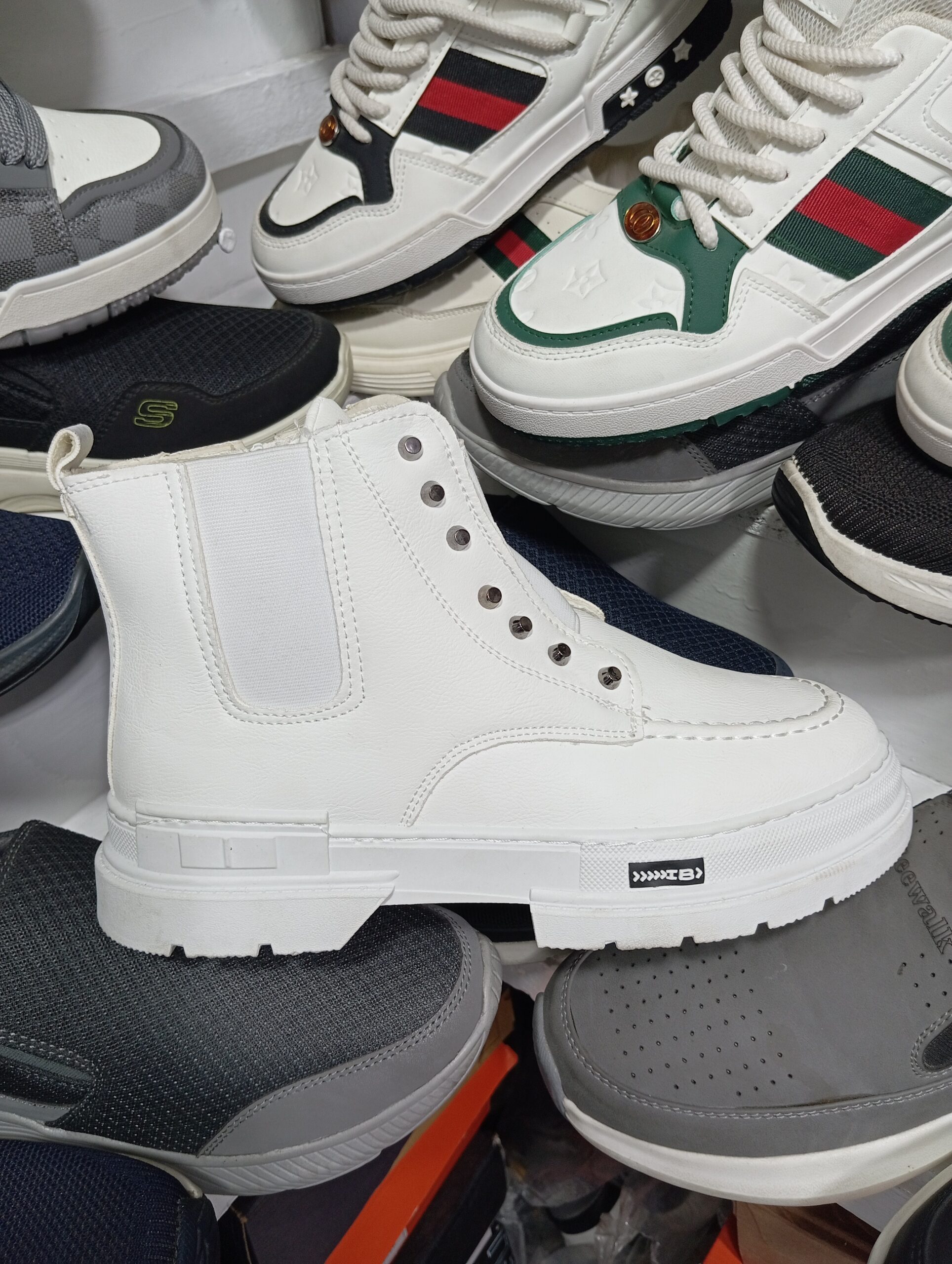 Women’s joggers sneakers