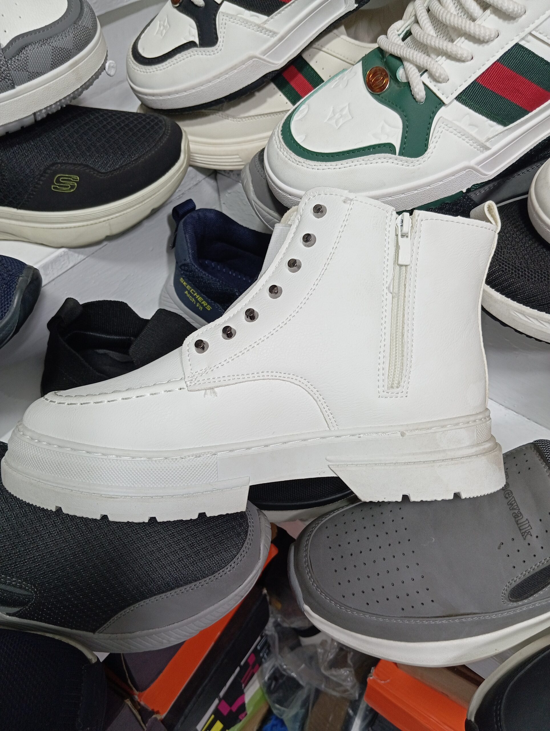 Women’s joggers sneakers