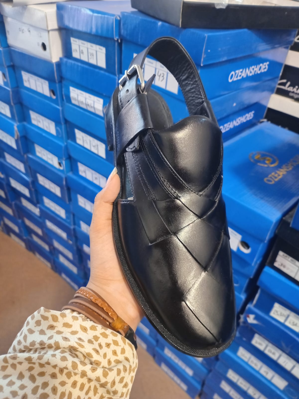 Men’s Sandals peshawari chappal upper aur SOL leather mein hai