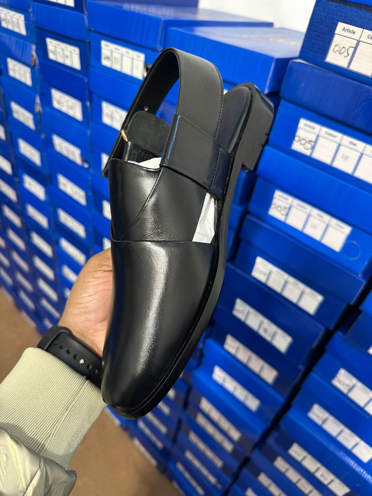 Men’s Sandals peshawari chappal upper aur SOL leather mein hai