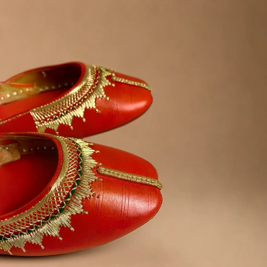 womens Khussa and cloth available