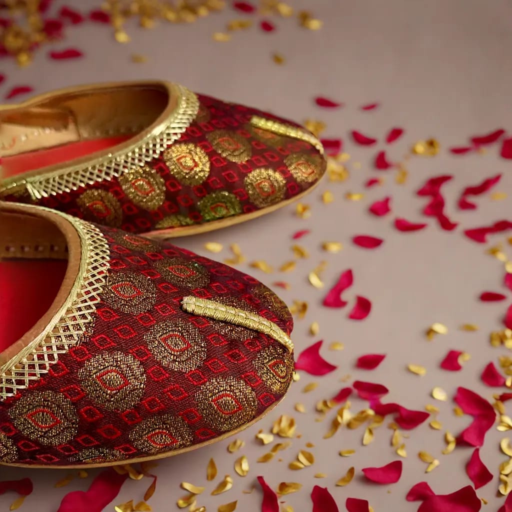 womens Khussa and cloth available