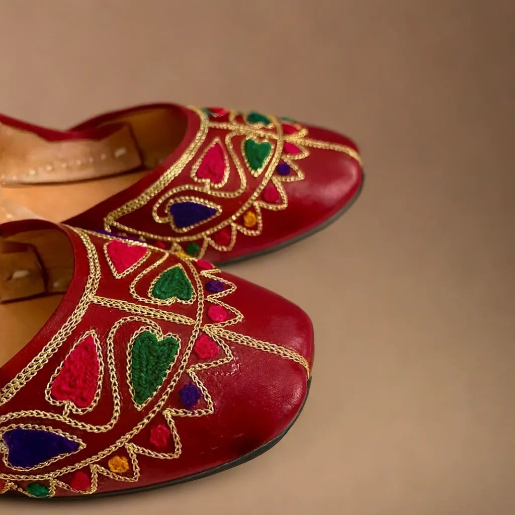 womens Khussa and cloth available