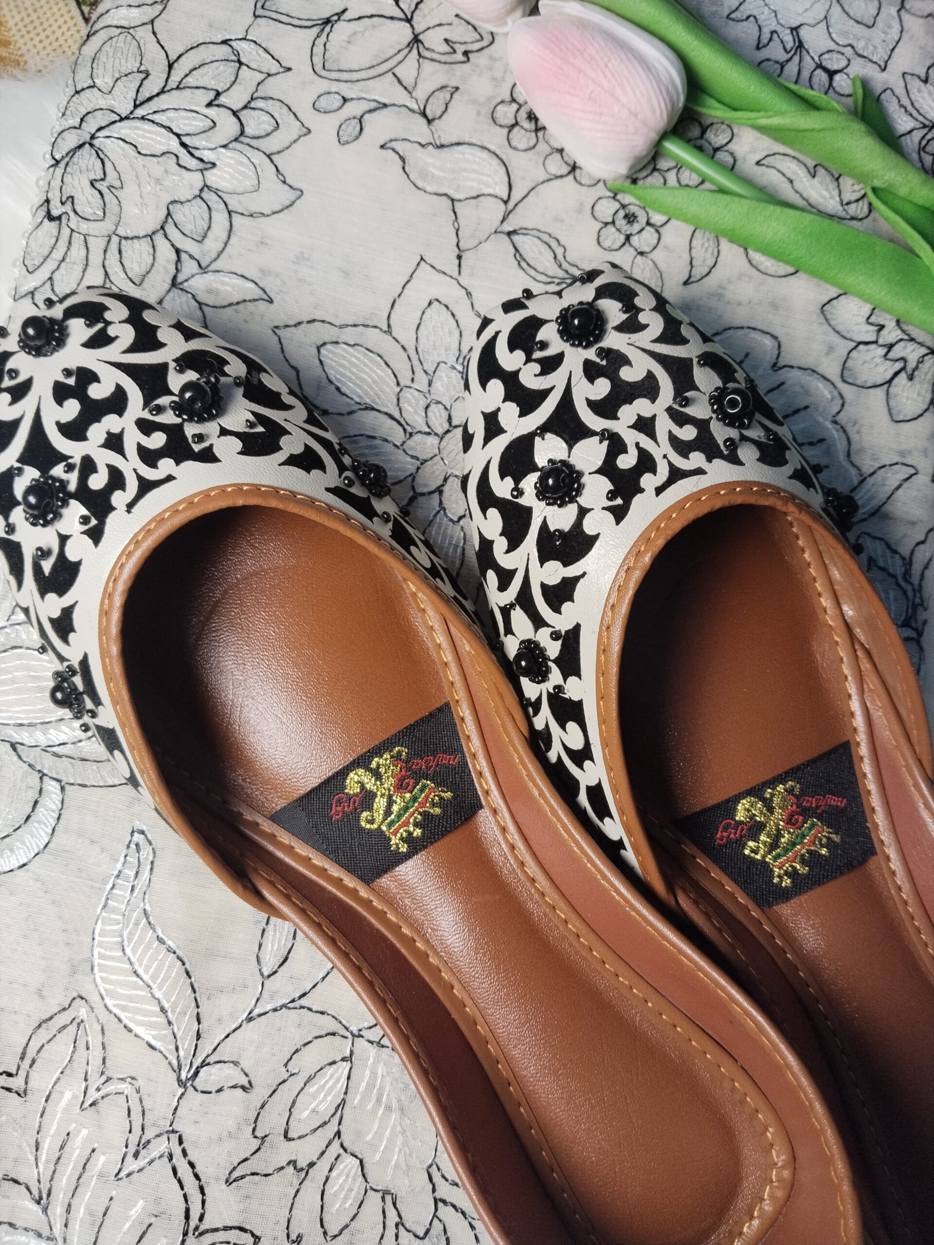 womens Khussa and cloth available