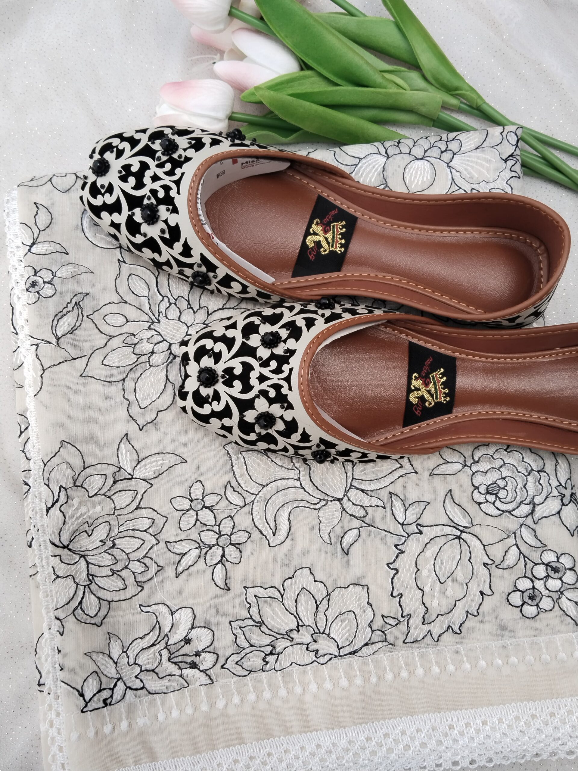 womens Khussa and cloth available