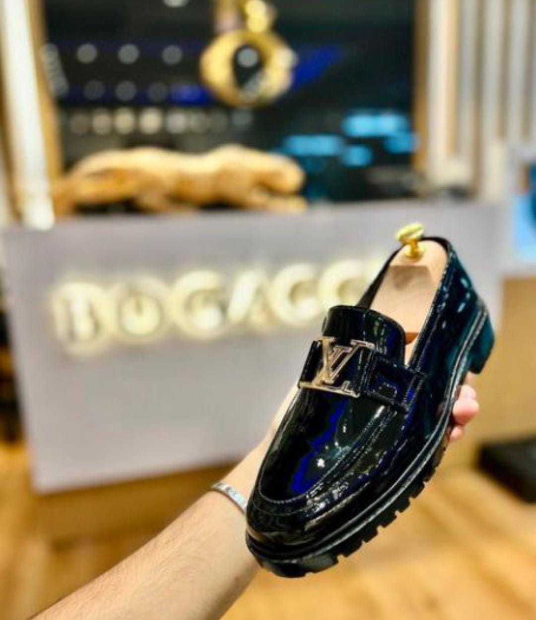 Lv patent loafers mens