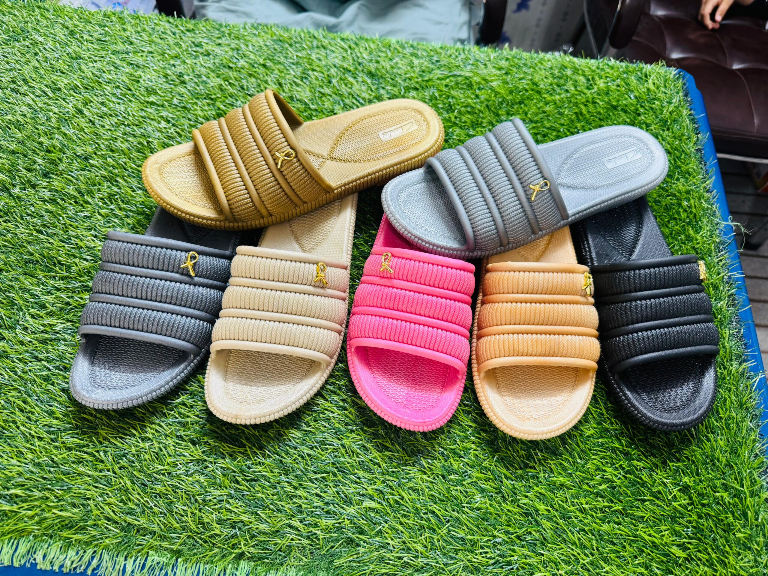 Women’s slippers👡 only for only whole sale