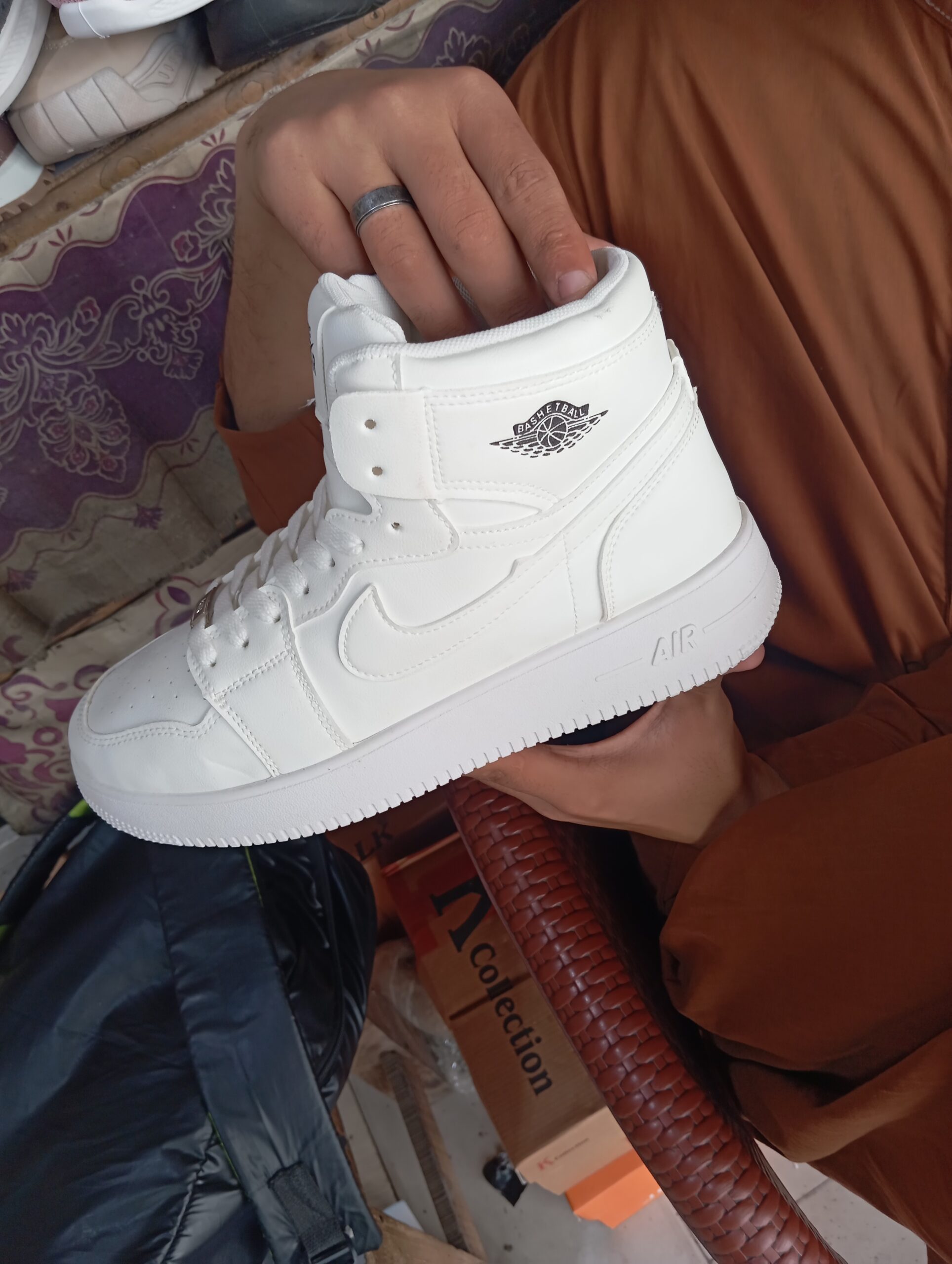 mens sneakers joggers