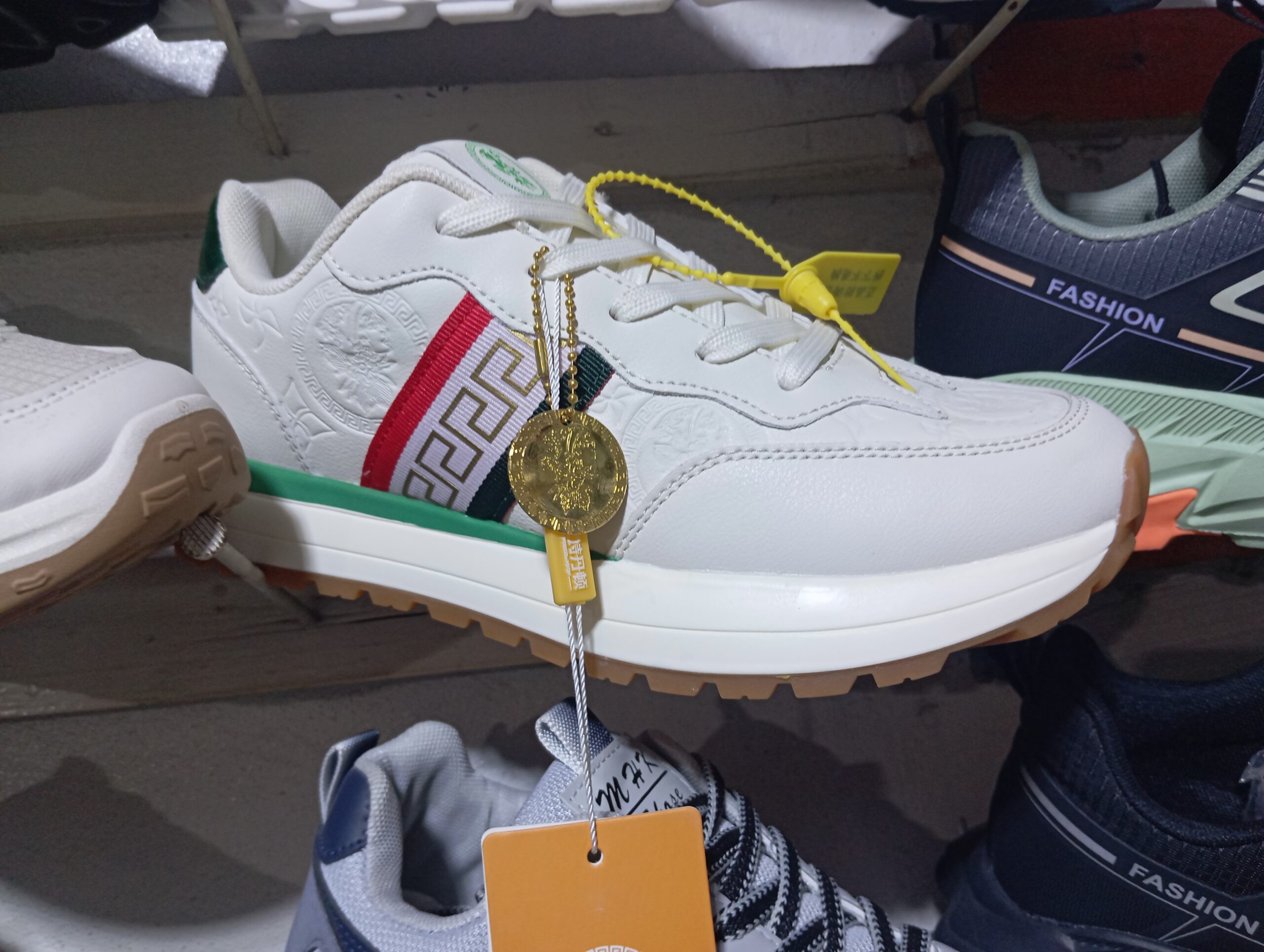 mens sneakers joggers