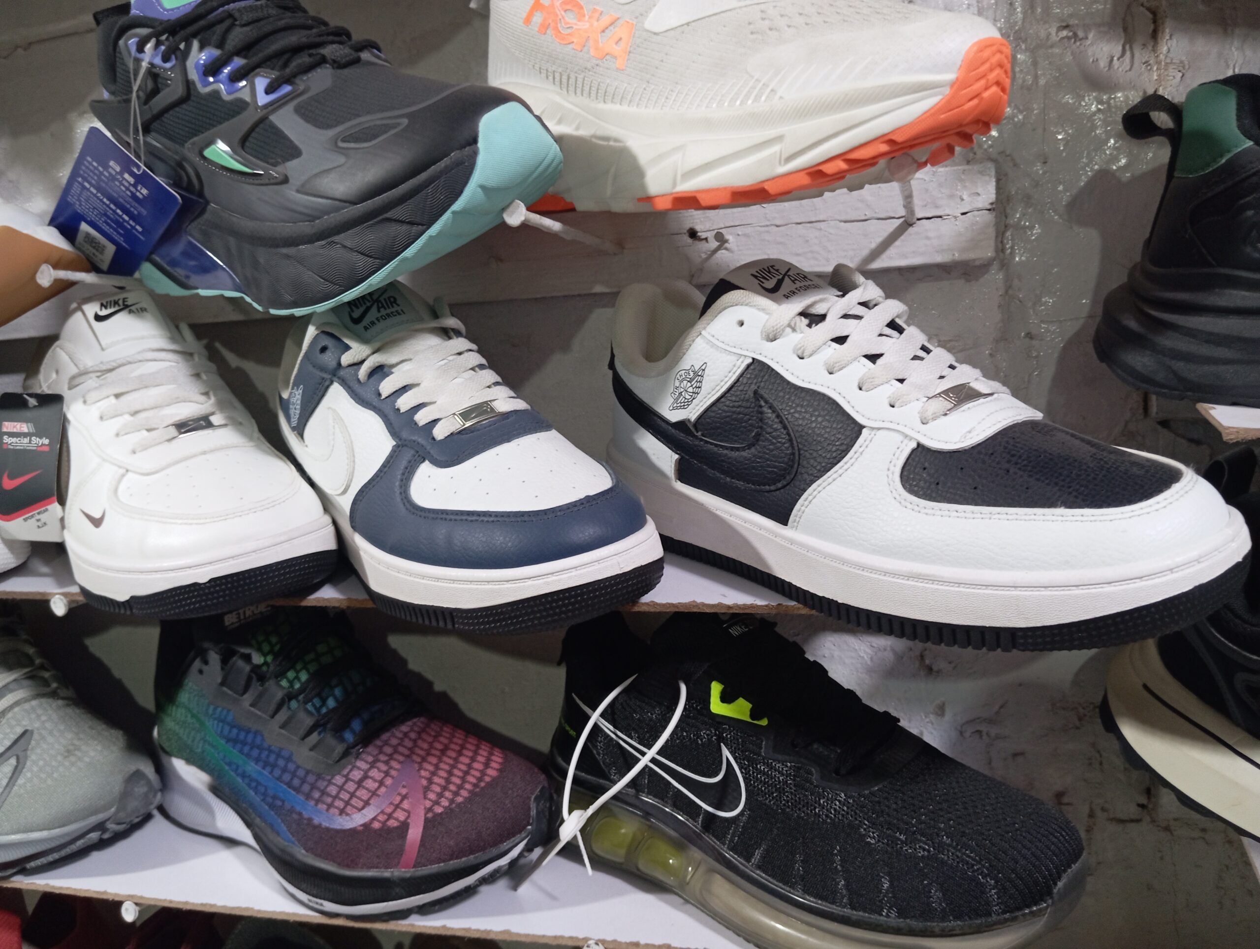 mens nike joggers sneakers