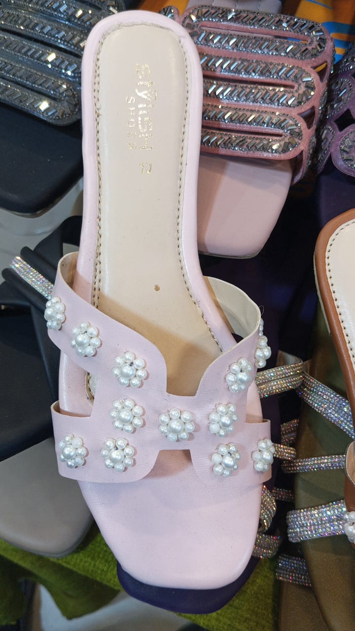 We deal all kind of ladies shoes