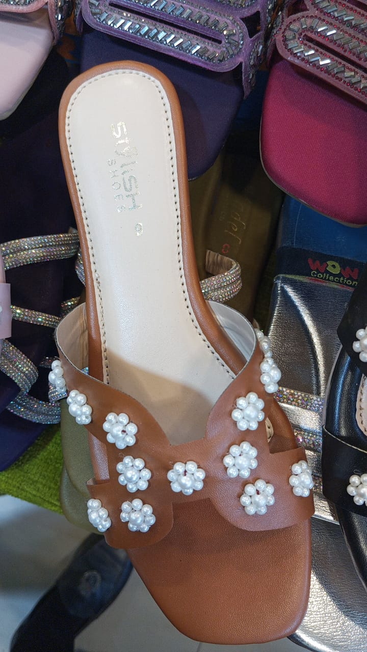 We deal all kind of ladies shoes