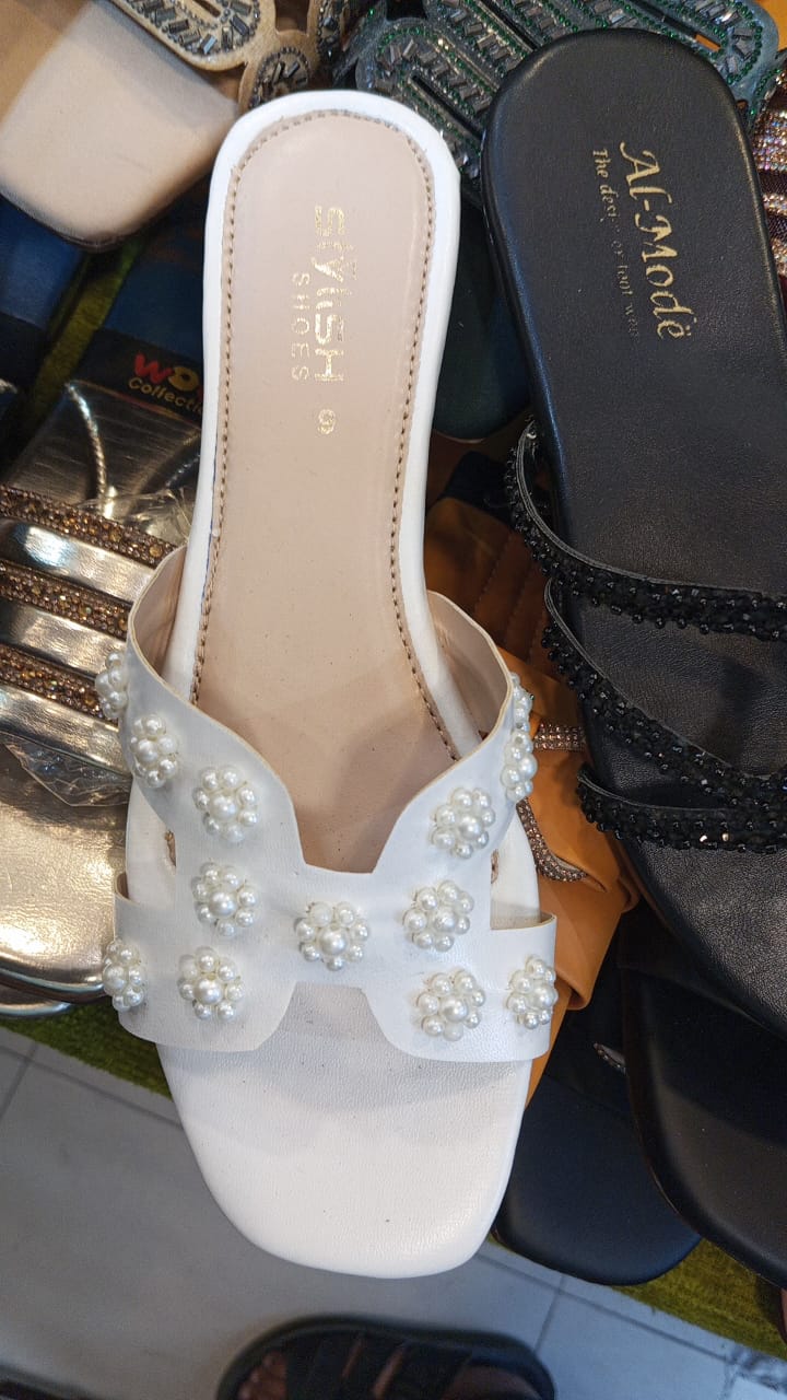 We deal all kind of ladies shoes