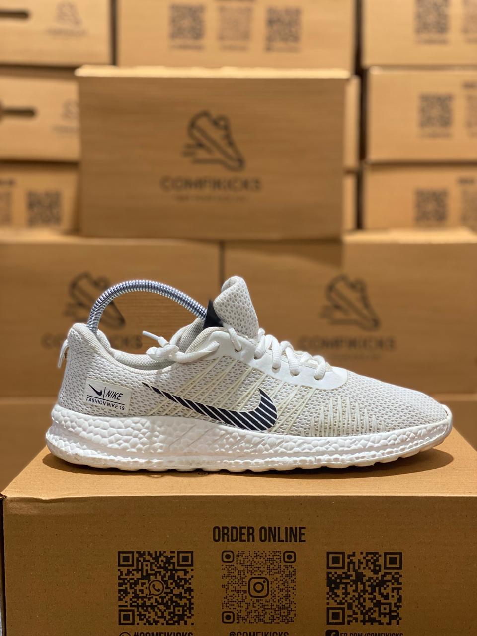 Men’s joggers all branded item are available