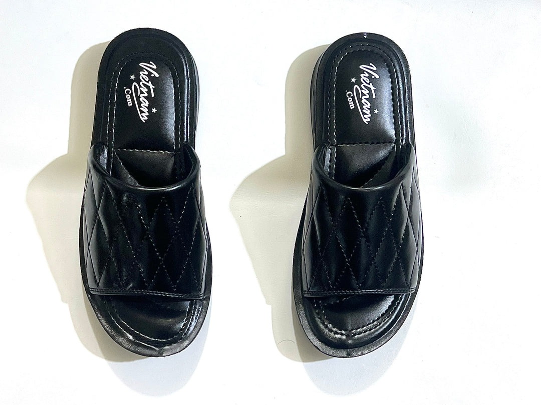 Men’s slippers leather made