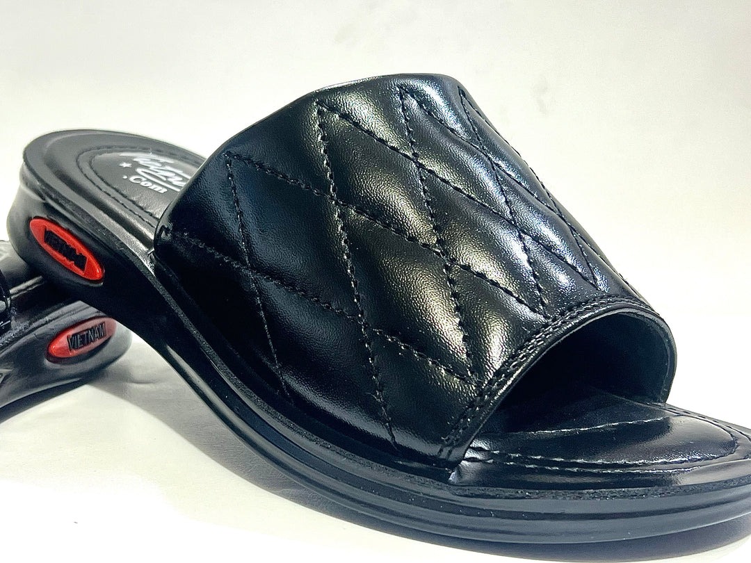 Men’s slippers leather made