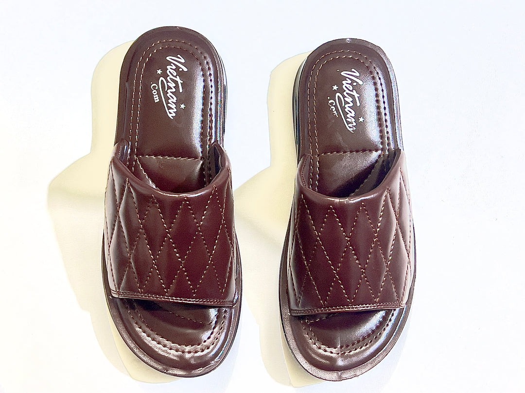 Men’s slippers leather made