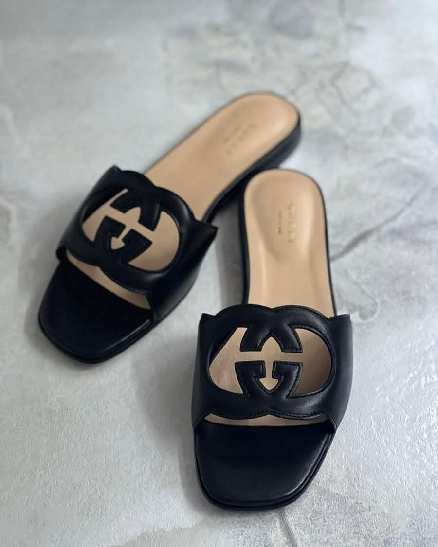 Women’s flats slippers