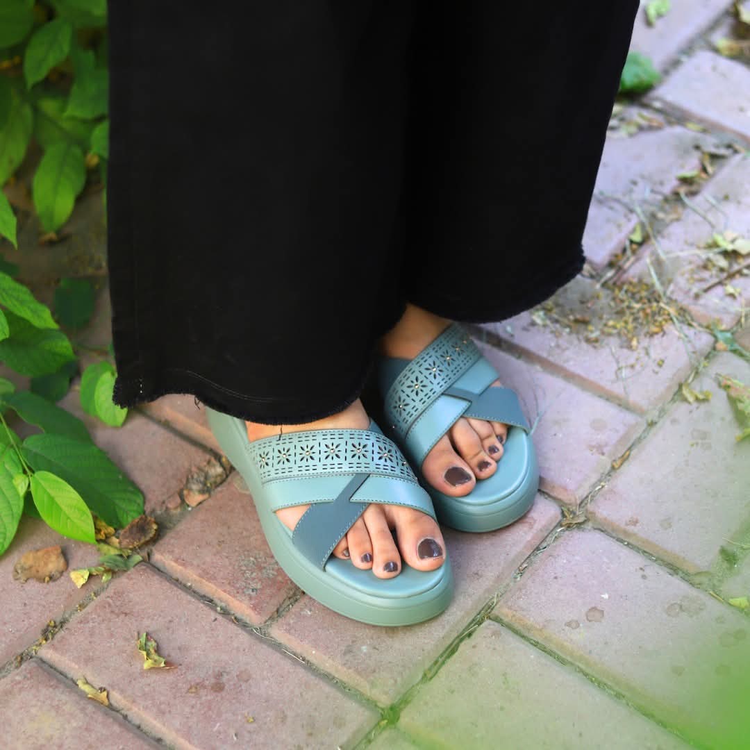 Women’s slippers 𝐌𝐢𝐧𝐭𝐲 𝐟𝐫𝐞𝐬𝐡 & 𝐦𝐚𝐝𝐞 𝐭𝐨 𝐢𝐦𝐩𝐫𝐞𝐬𝐬 💚