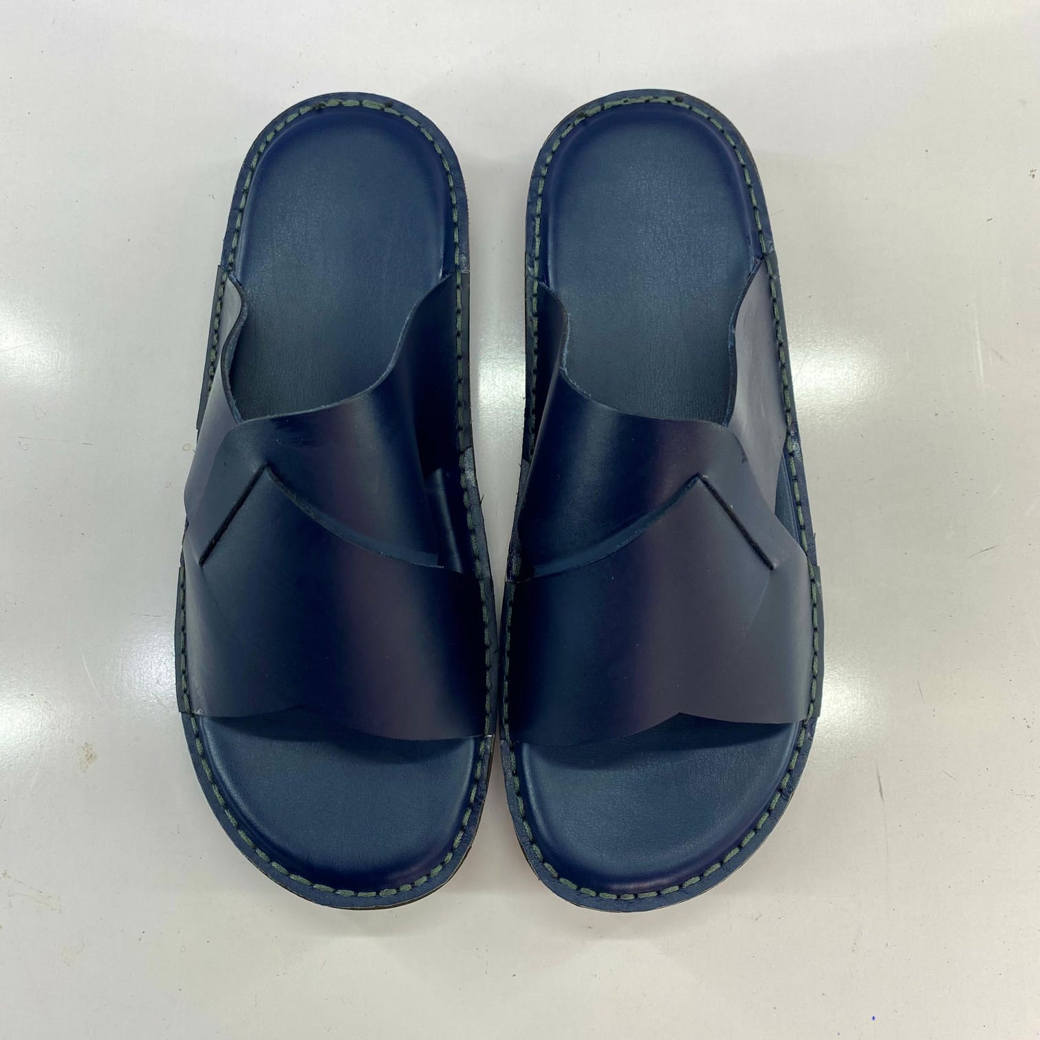 Mens Soft and Easy to wear slippers upper leather soles rubber