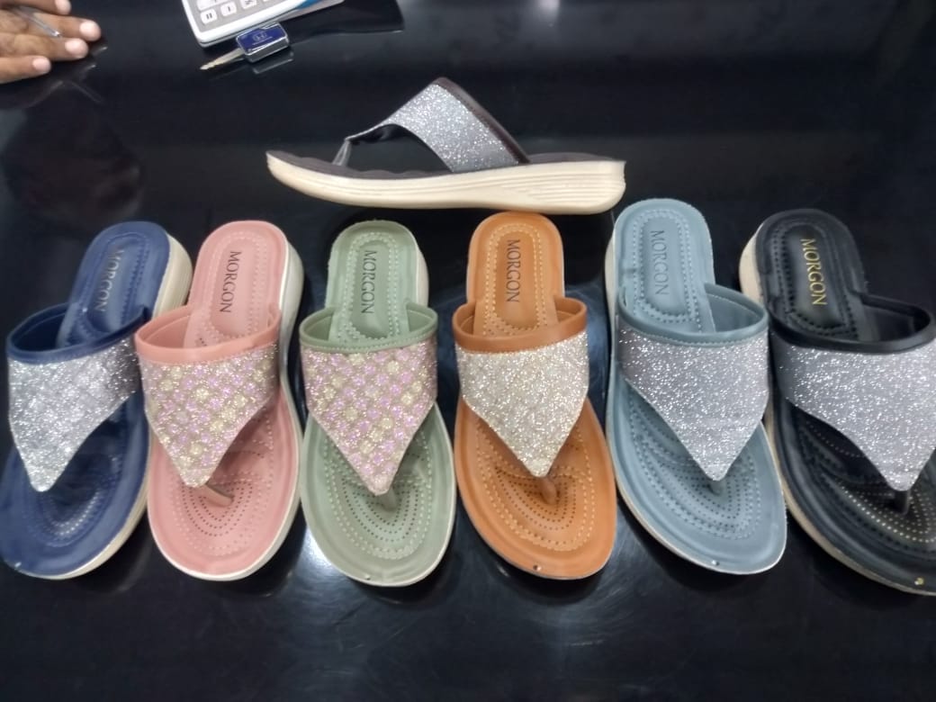 F02 women’s flats