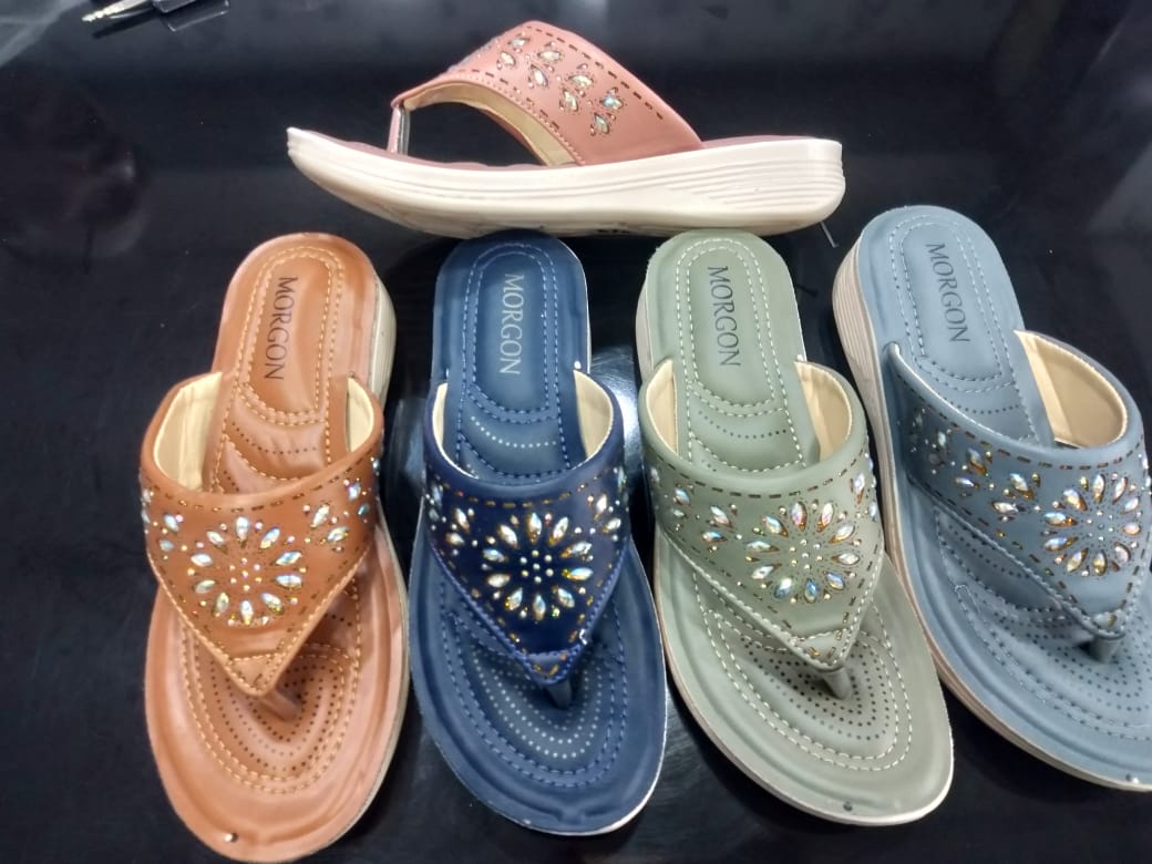 F02 women’s flats