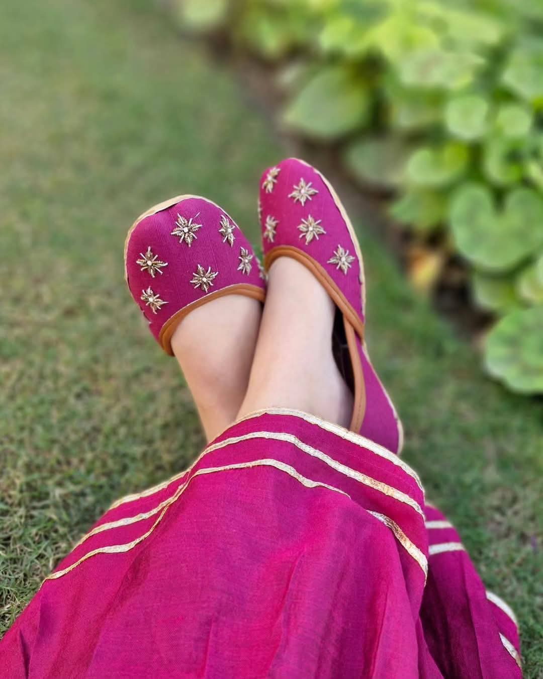 Womens khussa slippers New Summer Arrival Handmade orignal pure eathers