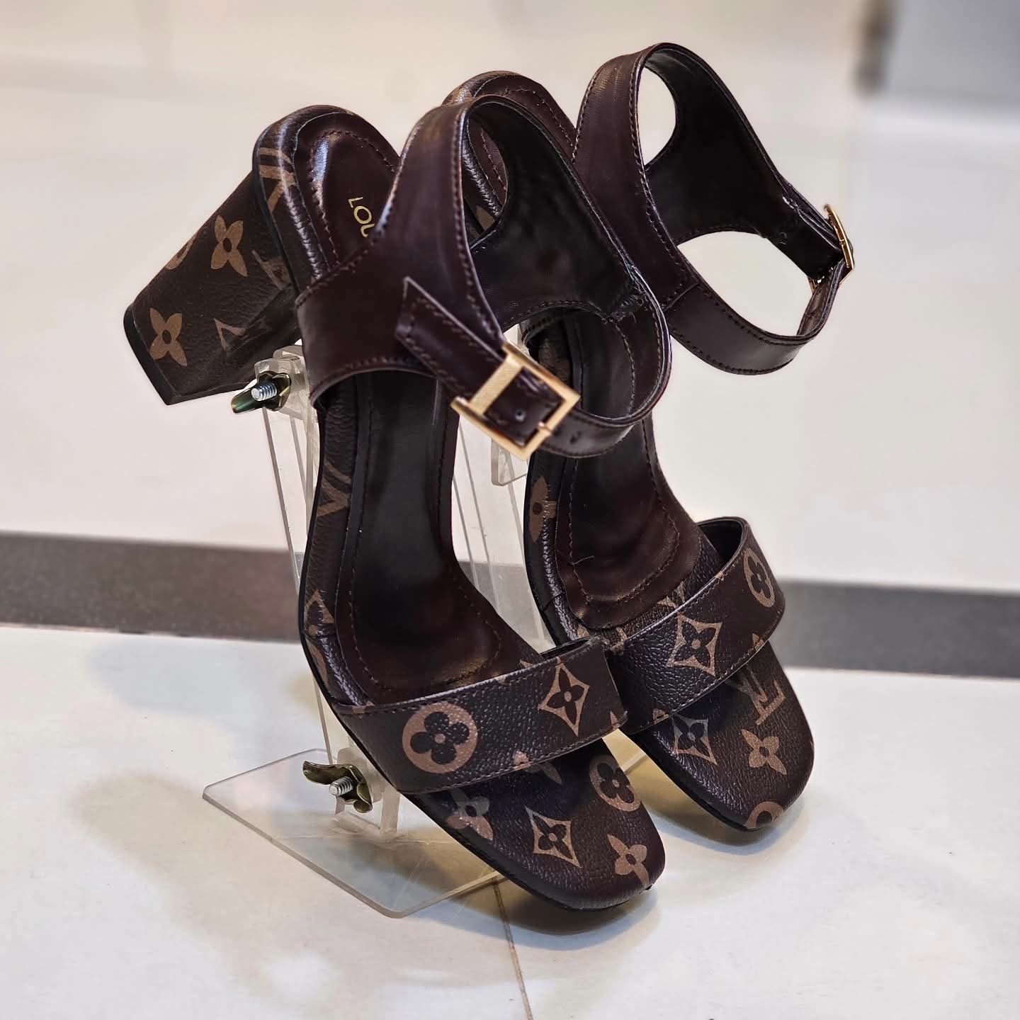LV sandal womens