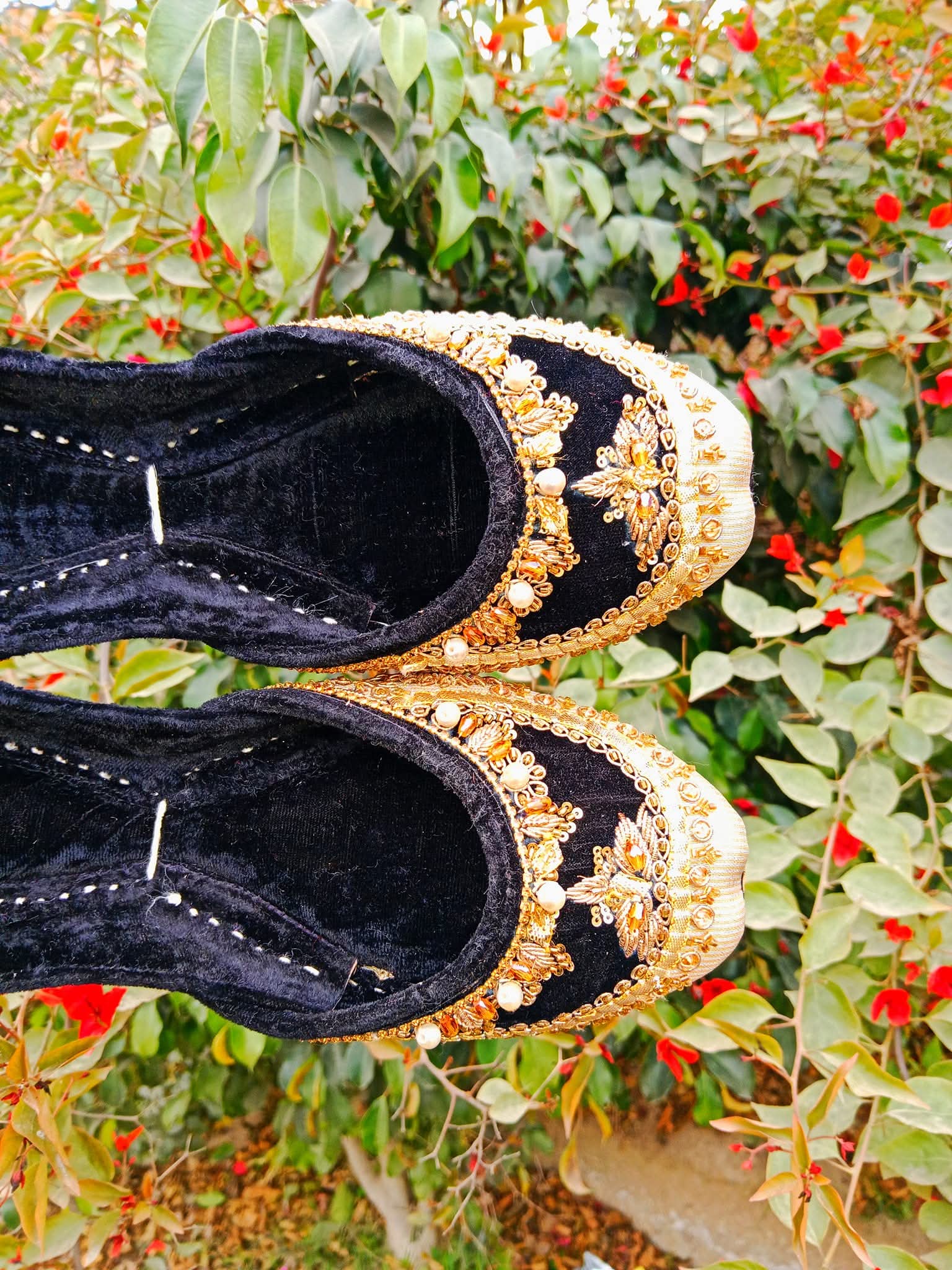 Black Pari With Golden Dabka Crafted Khussa For ladies By South Punjab Khussa Point. Women’s