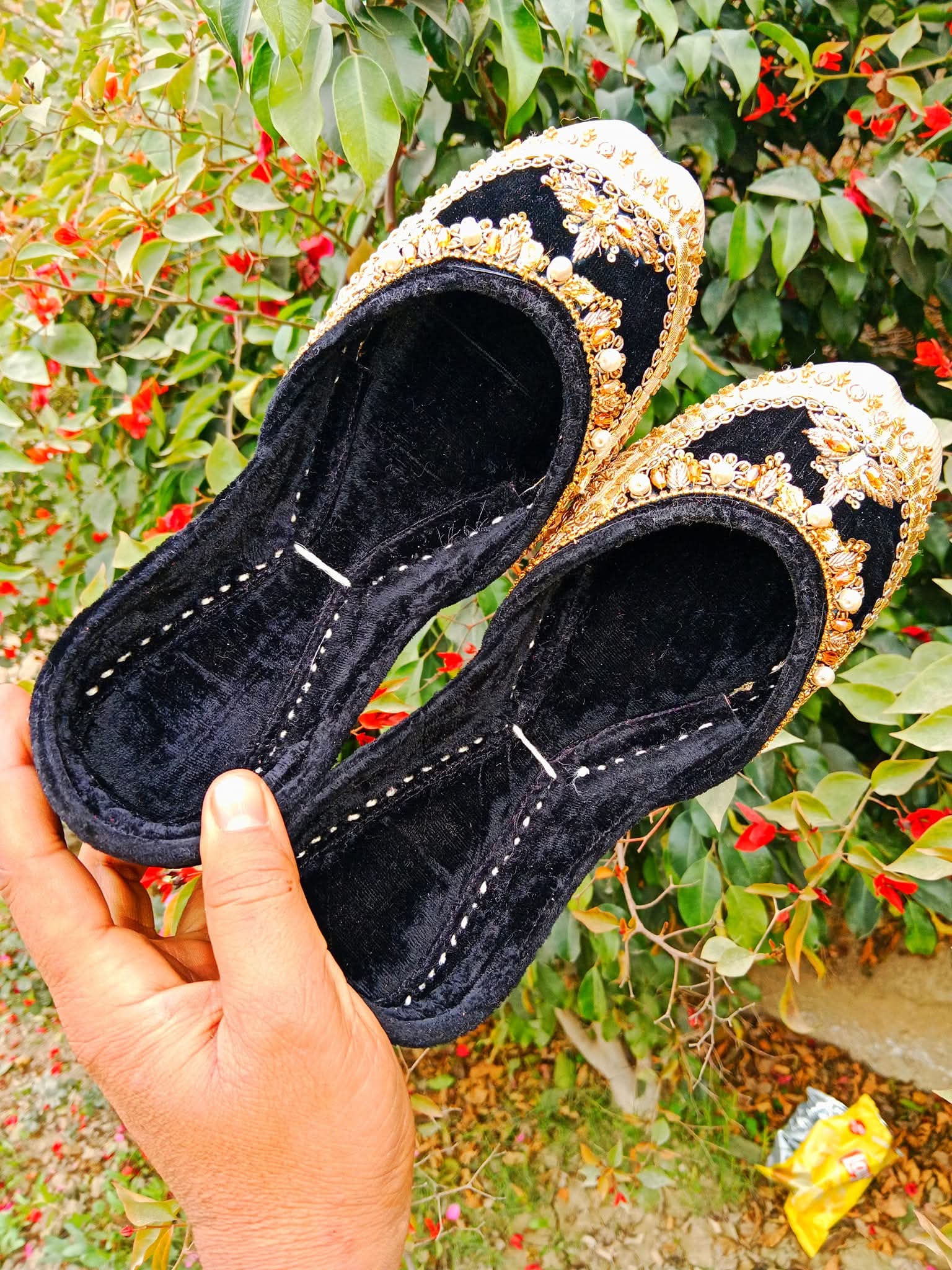 Black Pari With Golden Dabka Crafted Khussa For ladies By South Punjab Khussa Point. Women’s